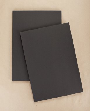 Boş afiş poster tasarımınızı değiştirmek için karton üzerine.