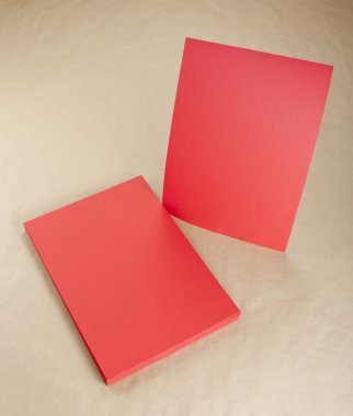 Boş afiş poster tasarımınızı değiştirmek için karton üzerine.