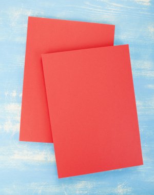 Boş afiş poster tasarım yerine ahşap arka plan üzerinde.