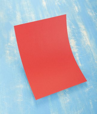 Boş afiş poster tasarım yerine ahşap arka plan üzerinde.