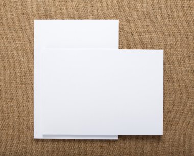 Boş afiş poster çuval bezi arka planda tasarımınızı değiştirmek için.