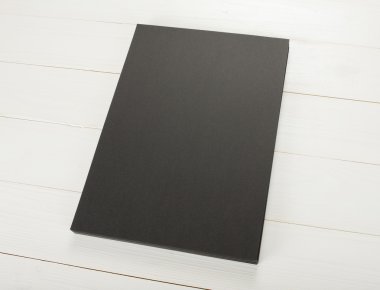 Boş afiş poster tasarım yerine ahşap arka plan üzerinde.