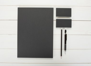 Klasik siyah kurumsal kimlik tasarım şablonu. İş i