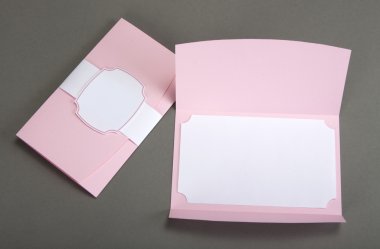 Romantik tasarım kümesi. Zarflar kartpostal, Davetiyeler, kartları için kullanılmak üzere, tasarım.