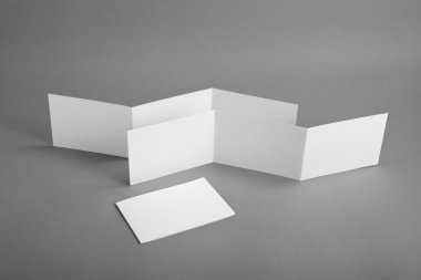 Boş beyaz katlama kağıt afiş