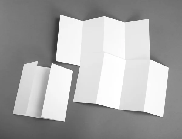 Leerer weißer Faltpapier-Flyer — Stockfoto
