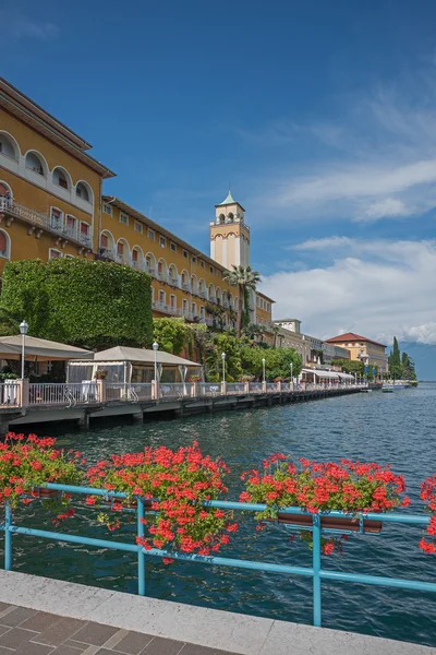 Idyllic lakeside gardone, garda lake italy — Stock Photo, Image