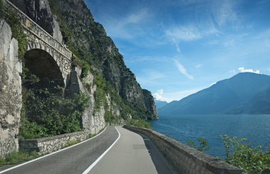 Gardesana occidentale, sahil yolu boyunca garda Gölü