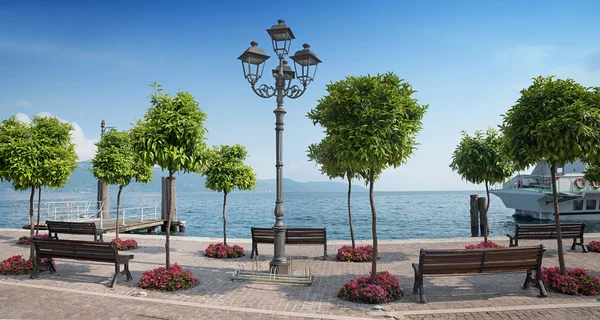 Passeio pictórico à beira do lago gargnano e lago garda, itália — Fotografia de Stock