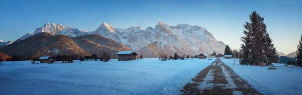 Vidéki Gyönyörű Téli Táj Buckelwiesen Este Bajor Alpokban Tekintettel Karwendel — Stock Fotó