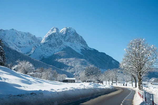 Carretera Campo Hermoso Paisaje Invernal Cerca Garmisch Montaña Waxenstein —  Fotos de Stock