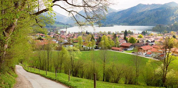 Wanderweg Von Unterriss Nach Schliersee Dorf Mit Schöner Aussicht Frühlingslandschaft — Stockfoto