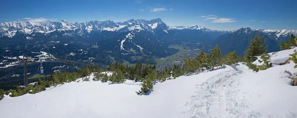 Widok Góry Snowy Wank Zakresu Alp Bawarskich Kurortu Turystycznego Garmisch — Zdjęcie stockowe