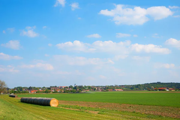 Paisagem Rural Idílica Verão Superior Baviera Com Aldeia Campos Fardos — Fotografia de Stock