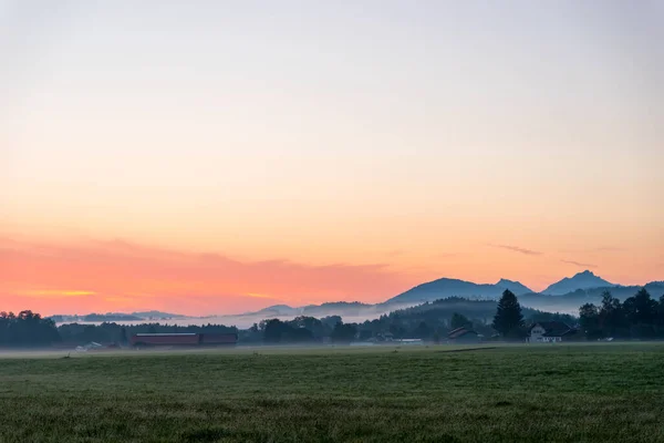 Баварский Пейзаж Утром Рассвете Небо Копировальным Пространством — стоковое фото