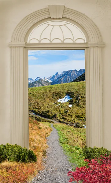 Utsikt Genom Välvd Dörr Vandringsled Fellhorn Berg Vackra Allgau Alperna — Stockfoto