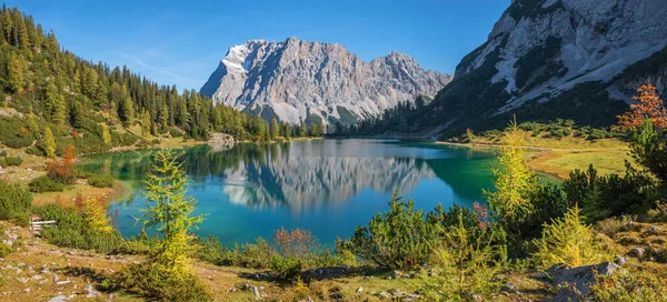 图为五彩缤纷的秋景 提洛山阿尔卑斯山 西贝西湖和祖斯皮策山 — 图库照片