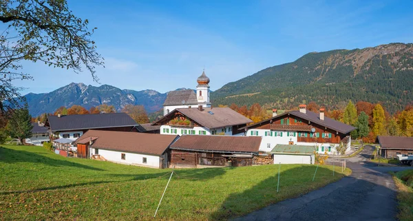 Pueblo Iglesia Pictórica Wamberg Otoño Destino Senderismo Por Encima Garmisch — Foto de Stock