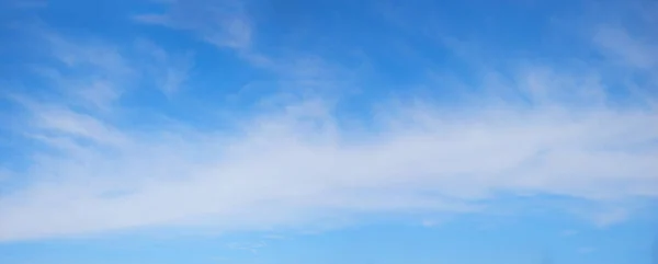 Azul Siky Panorama Con Altas Nubes Nebulosas Luz Del Día —  Fotos de Stock