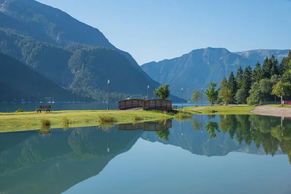 Paisagem Matinal Lago Achensee Tirol Água Calma Com Reflexão Ponte — Fotografia de Stock