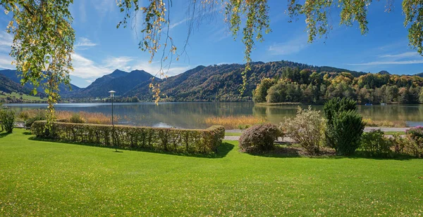 Luogo Idilliaco Giardino Termale Schliersee Con Vista Lago Alpi Bavaresi — Foto Stock