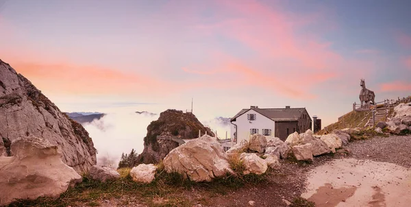 Wendelsteinhaus Toppstation Wendelstein Toppmötet Turistattraktion Bayerska Alperna Med Romantisk Stämning — Stockfoto