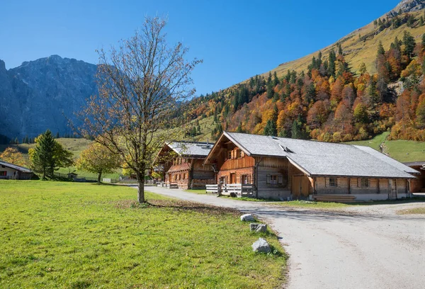 Eng Alm Cabañas Karwendel Valle Tirol Paisaje Otoñal Famoso Destino — Foto de Stock