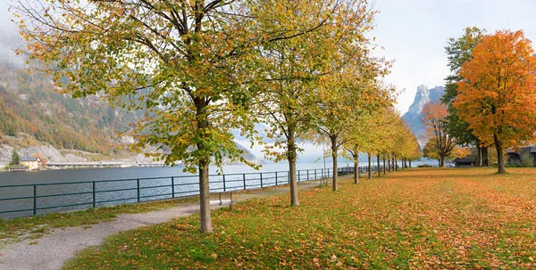 Idyllic Autumnal Lake Shore Tourist Resort Ebensee Lake Traunsee Salzkammergut — Stock Photo, Image