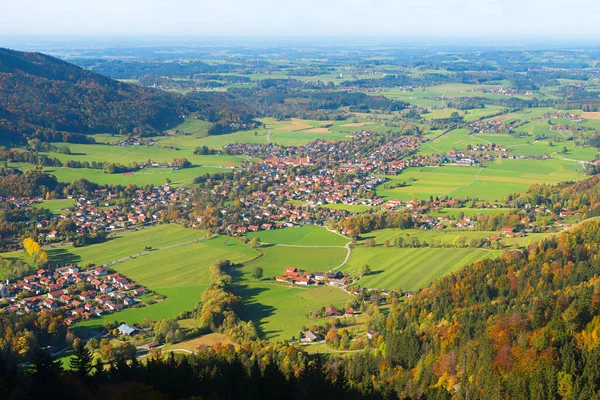 Blick Auf Den Schönen Kurort Aschau Chiemgau Herbstliche Landschaft Alpenvorland — Stockfoto