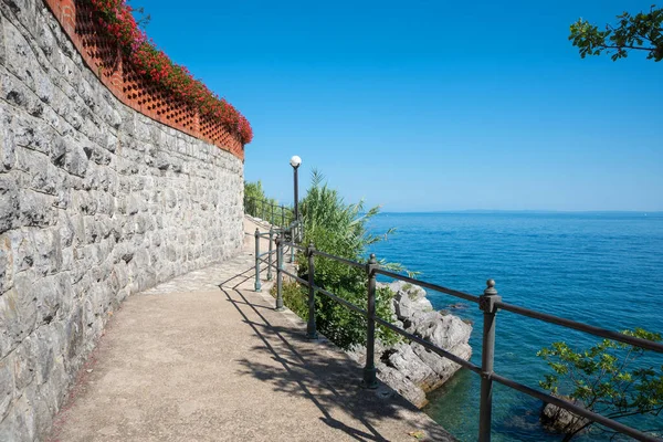 Seaside Promenade Icici Opatija Croatian Landscape Kvarner Bucht Geranium Flowers — Stock Photo, Image