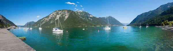 Piękne Jezioro Achensee Widok Panoramiczny Promenady Pertisau Tyrolski Letni Krajobraz — Zdjęcie stockowe