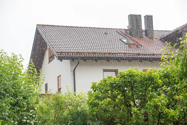 Heavy Rainfall Summer Period View Front Garden Duplex House — Stock Photo, Image