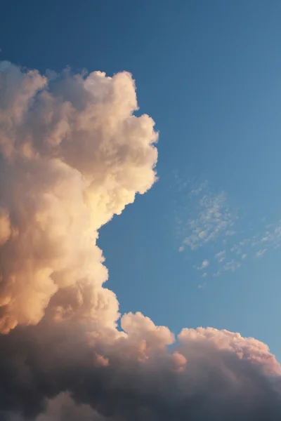 Nube cumulonimbus illuminata — Foto Stock