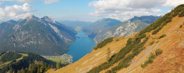 pertisau Köyü ve göl achensee güzel manzara