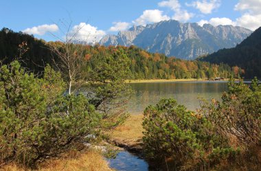 Göl ferchensee ve Karwendel'de alps, güzel Alman manzara