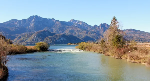 Kochelsee mit Kitesurfern — Stockfoto