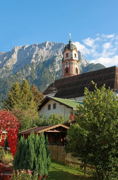 Picturesque historic church, mittenwald — Stock Photo, Image