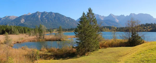 Amarre lac barmsee - refuge d'oiseaux bord du lac — Photo