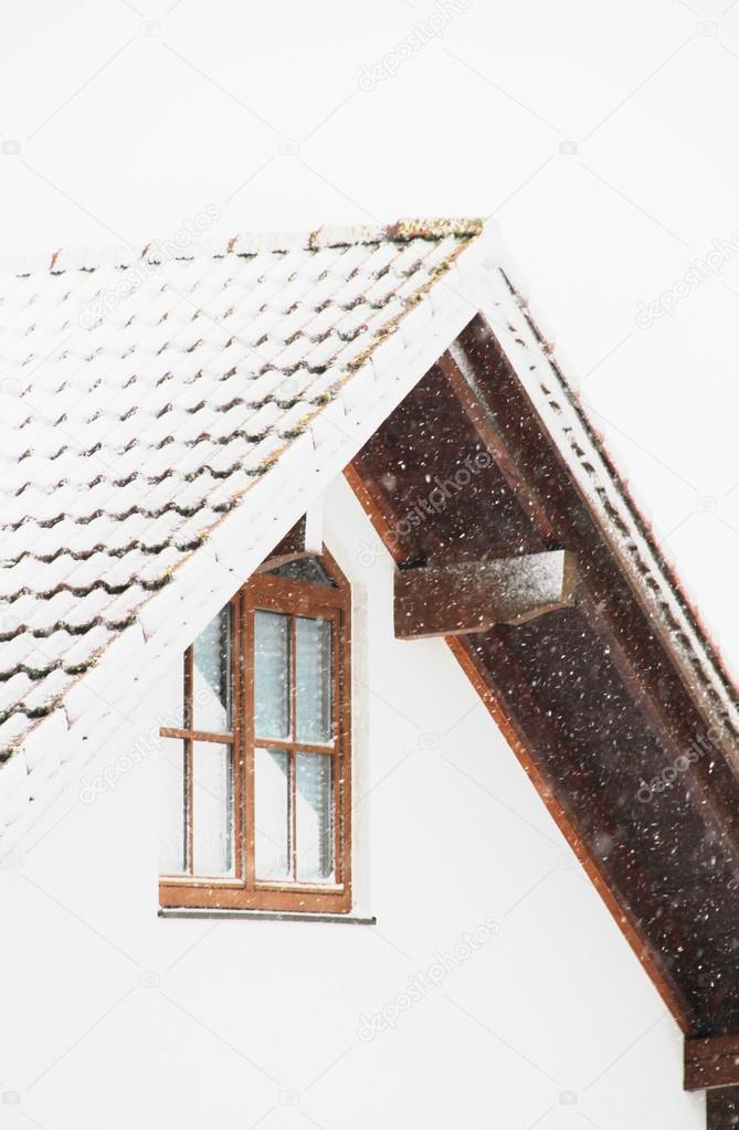 house gable on a snowy day