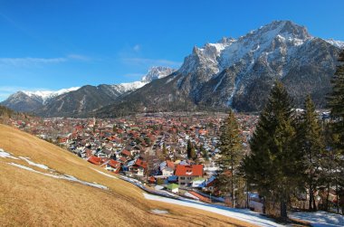 güzel mittenwald Köyü ve Karwendel'de Dağları