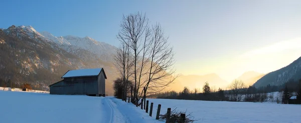 Este, a német téli táj gyönyörű völgyben — Stock Fotó