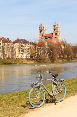 Isar Nehri, Münih nehir Bisiklete binme