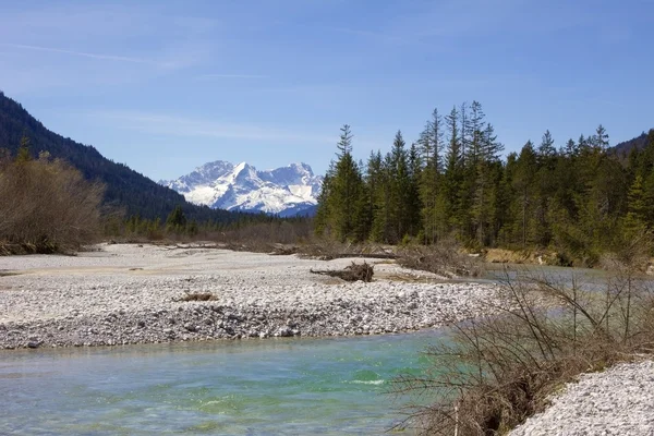 会计准则专家组和 karwendel 河山 — 图库照片