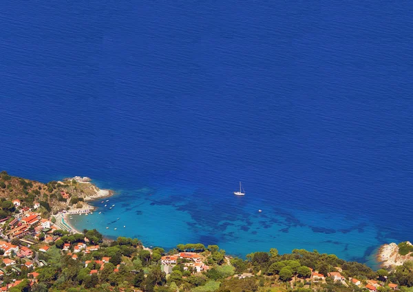 Sant Andrea Bay Elba and blue ocean — Stock Photo, Image