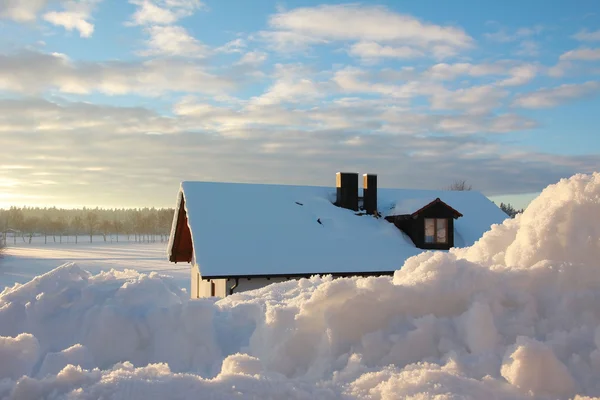 Wintermorgen im Dorf — Stockfoto