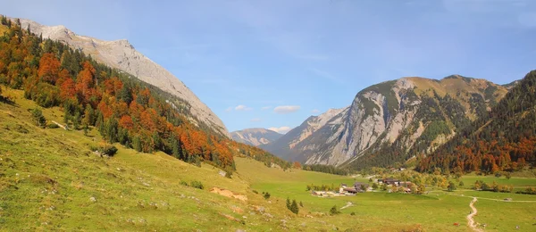 Туристическая зона в горах Карвендель, австрийский пейзаж — стоковое фото