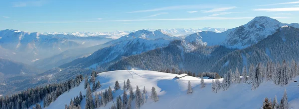 Alpejskie zimowy krajobraz Bawarii, teren narciarski — Zdjęcie stockowe