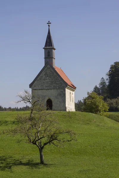 Rural landscape with little chapel — Stock Photo, Image