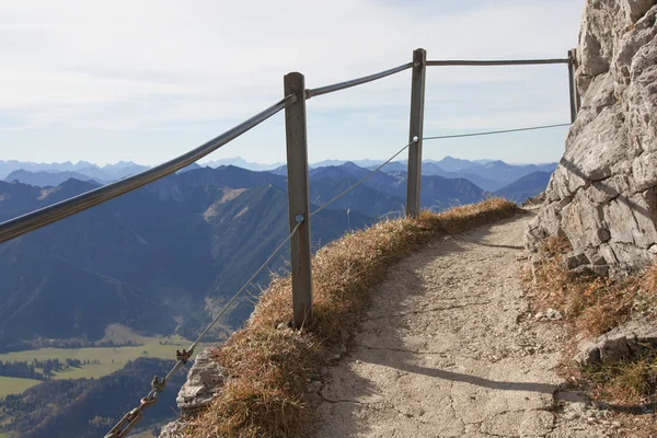 Caminho para caminhadas no topo da montanha Wendelstein, baviera — Fotografia de Stock