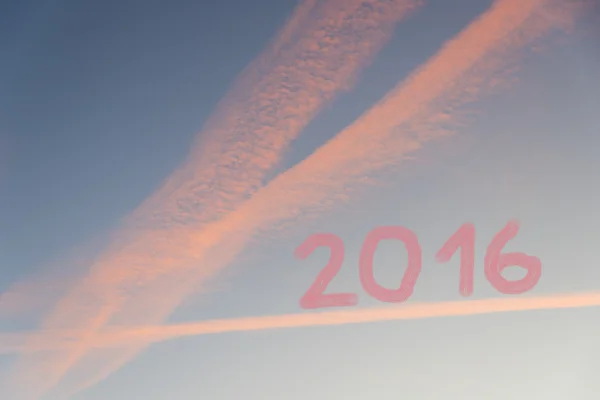 Cielo azul con nubes rosadas, año 2016 — Foto de Stock